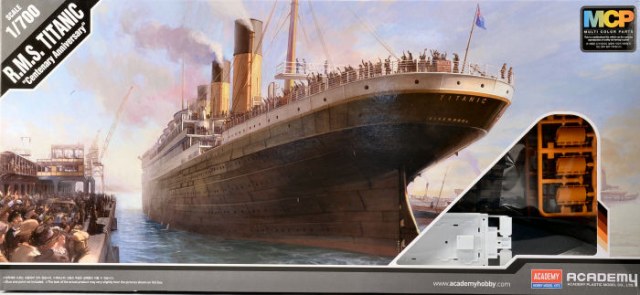 1/700 R.M.S. Titanic 