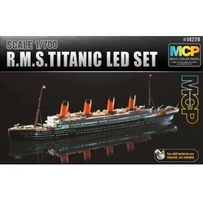 1/700 Titanic with LED Lights