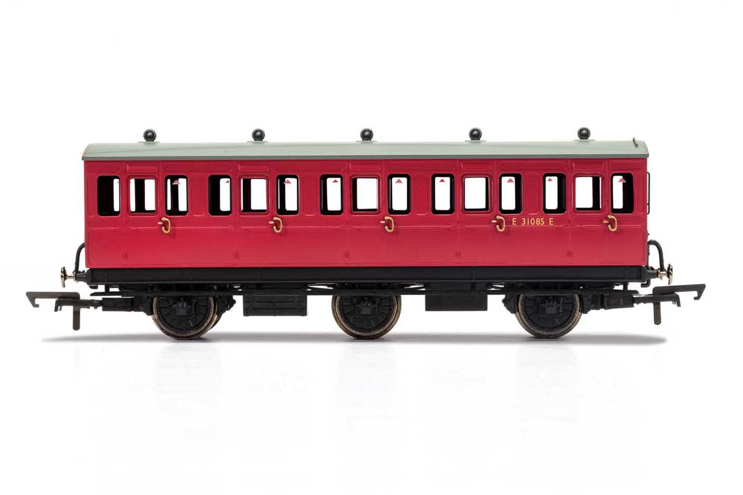 BR, 6 Wheel Coach, 3rd Class, Fitted Lights, E31085 - Era 4