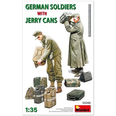 1/35 German Soldiers with Jerry Cans