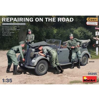 1/35 Repairing on the Road