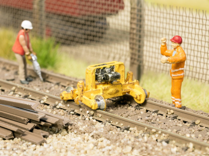 HO Track Lifting Device