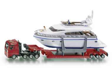 Heavy Haulage Transporter with Yacht Heavy Haulage Transporter with Yacht