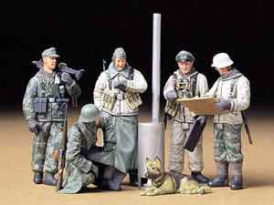 1/35 German Soldiers at Field Breifing 1/35 German Soldiers at Field Breifing
