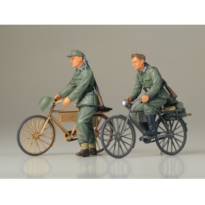 1/35 German Soldiers With Bicycles